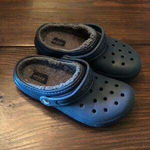 Kids Size 2 Fur Lined Crocs       Slightly Used As House Shoes